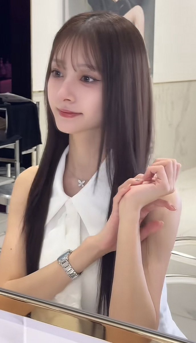 hmweum's tweet photo. すげえ、何年も正体不明の爆美女だったゆうかさん、YouTube初めて整形レシピ公開してくれてんぞ。

目の下のクマ取り（下眼瞼脱脂）
ルメッカ
ピコ
抜歯矯正
ホクロ除去
ソフウェーブ
アドバックスレーザー
ボルニューマ
フラクショナル

全て鼻フル、目フル、骨切り無しでこれってマジなのか...？ https://t.co/4BFANJeioR