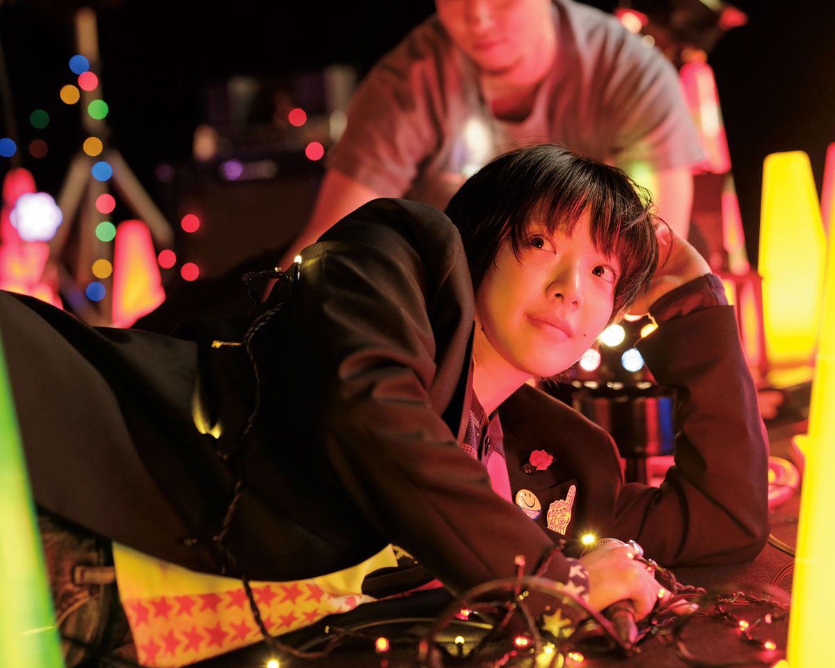 GINZA_magazine's tweet photo. 「MVの面白さって、私にしかわからない歌詞の世界を、監督がまた別の解釈で広げてくれるところだと思うんです。一曲なのに、MVではまた別の物語が生まれることもある。」

＼\あいみょんMV「スーパーガール」撮影現場へ潜入/／
https://t.co/RAvD7edTlX https://t.co/kwE9KADaFB