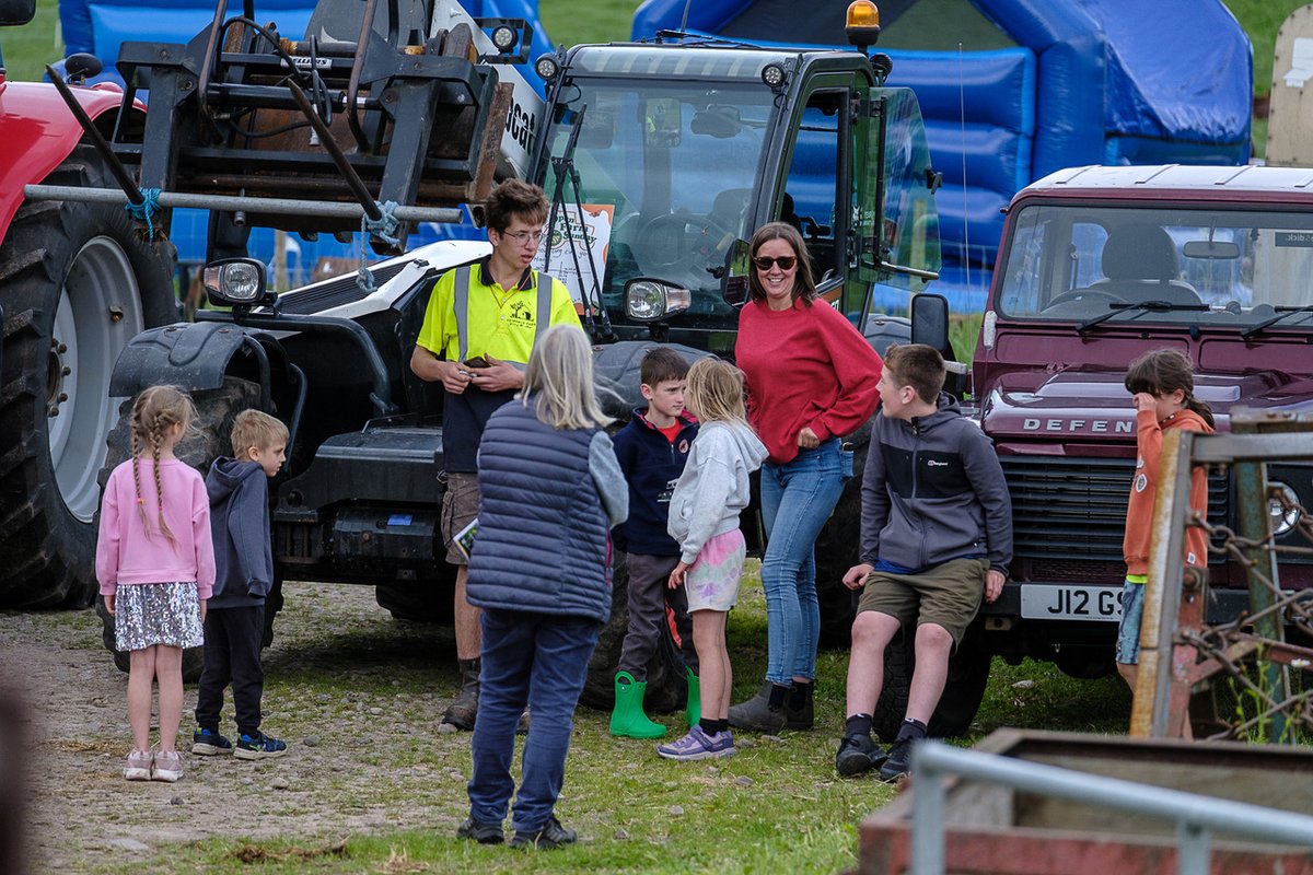 OpenFarmSunday's tweet photo. 🌱 Behind every #OpenFarmSunday is a community passionate about sharing the story of farming. This year, 283 host farms &amp; more than 5,200 helpers welcomed visitors across Britain, helping thousands discover farming &amp; food production first-hand. 
#BritishFarming #FoodAndFarming https://t.co/BguDv6oWyb