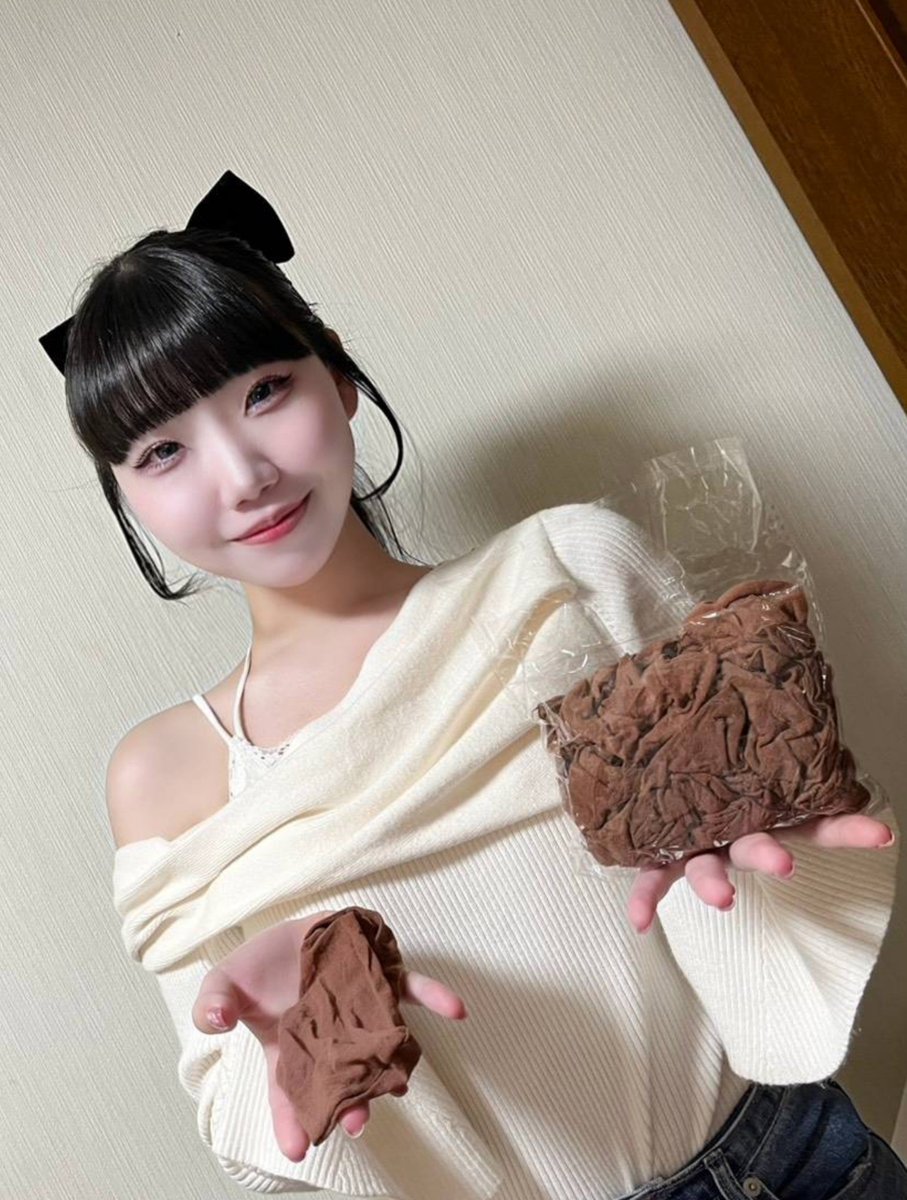 nyapa_l_merm8's tweet photo. これは先程、Dハロ準備で集まったら

『ねぇ、これ欲しい？20個もあるの』

とウィッグネットをハンス、エルサ、クリストフ仮装者に配る妹WWW https://t.co/CFVMam4JhN