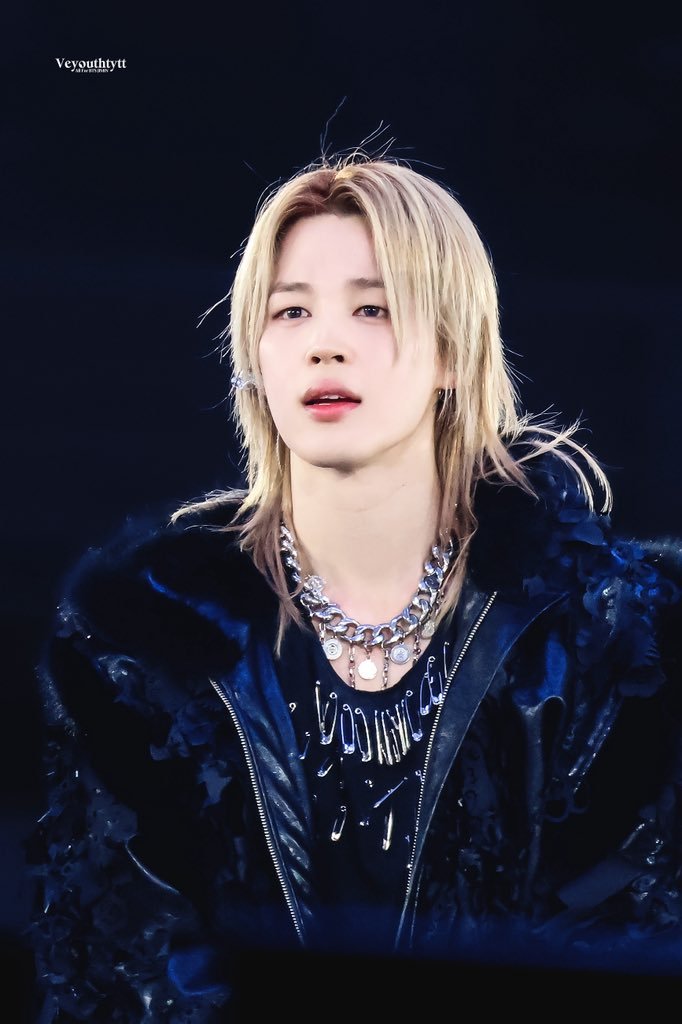 JIMIN_RECORD13's tweet photo. 같은 순간 다른 카메라 📷 

우리 지민 이 날 너무 예뻤죠

WE LOVE YOU JIMIN 
JIMIN JIMIN 
#JIMIN #지민 #PARKJIMIN https://t.co/9fHofBoqEo