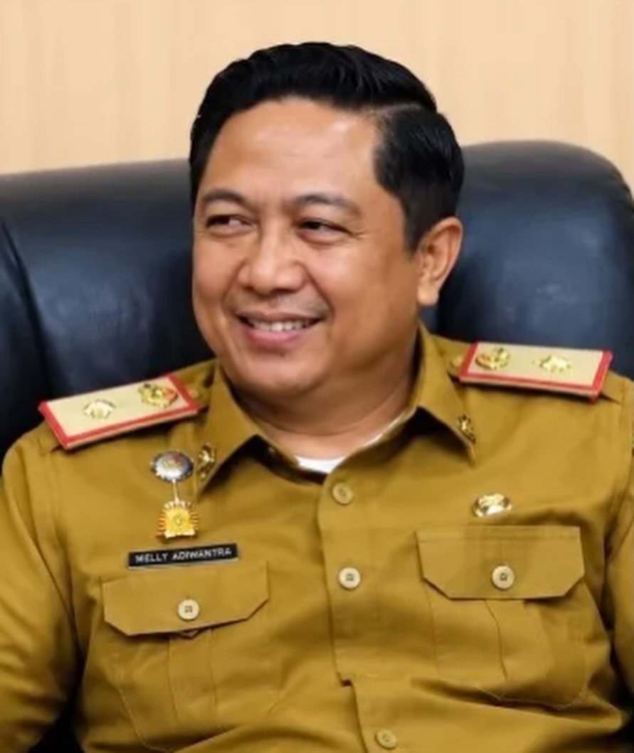DS_yantie's tweet photo. Ini sekda Lampung Tengah yang daftarin 387 honorer fiktif dan gajinya masuk ke rekening pribadi. https://t.co/RNOJRtbGHc