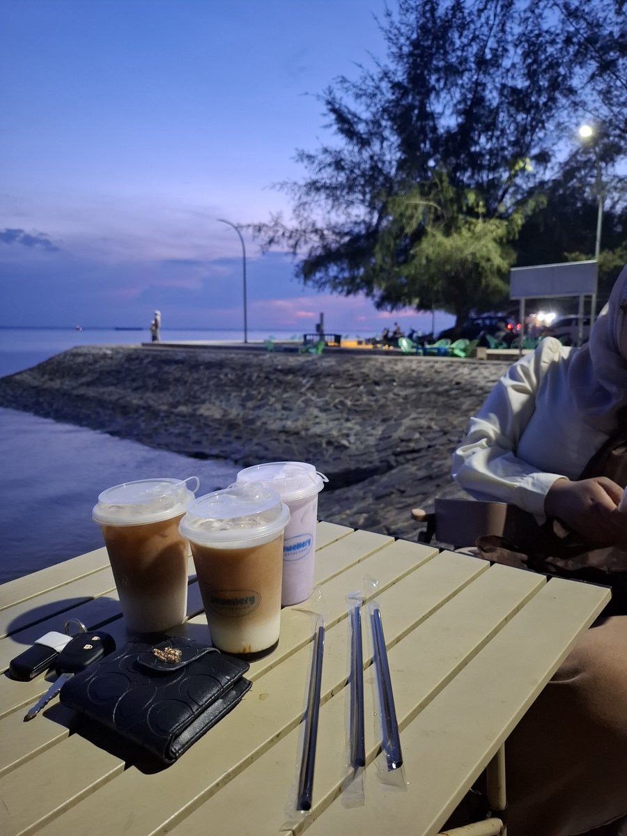Blueberrich_04's tweet photo. hari ini ga ada sunset karna hujan seharian huhuu

#mlm #x https://t.co/C8zrUNAbMm