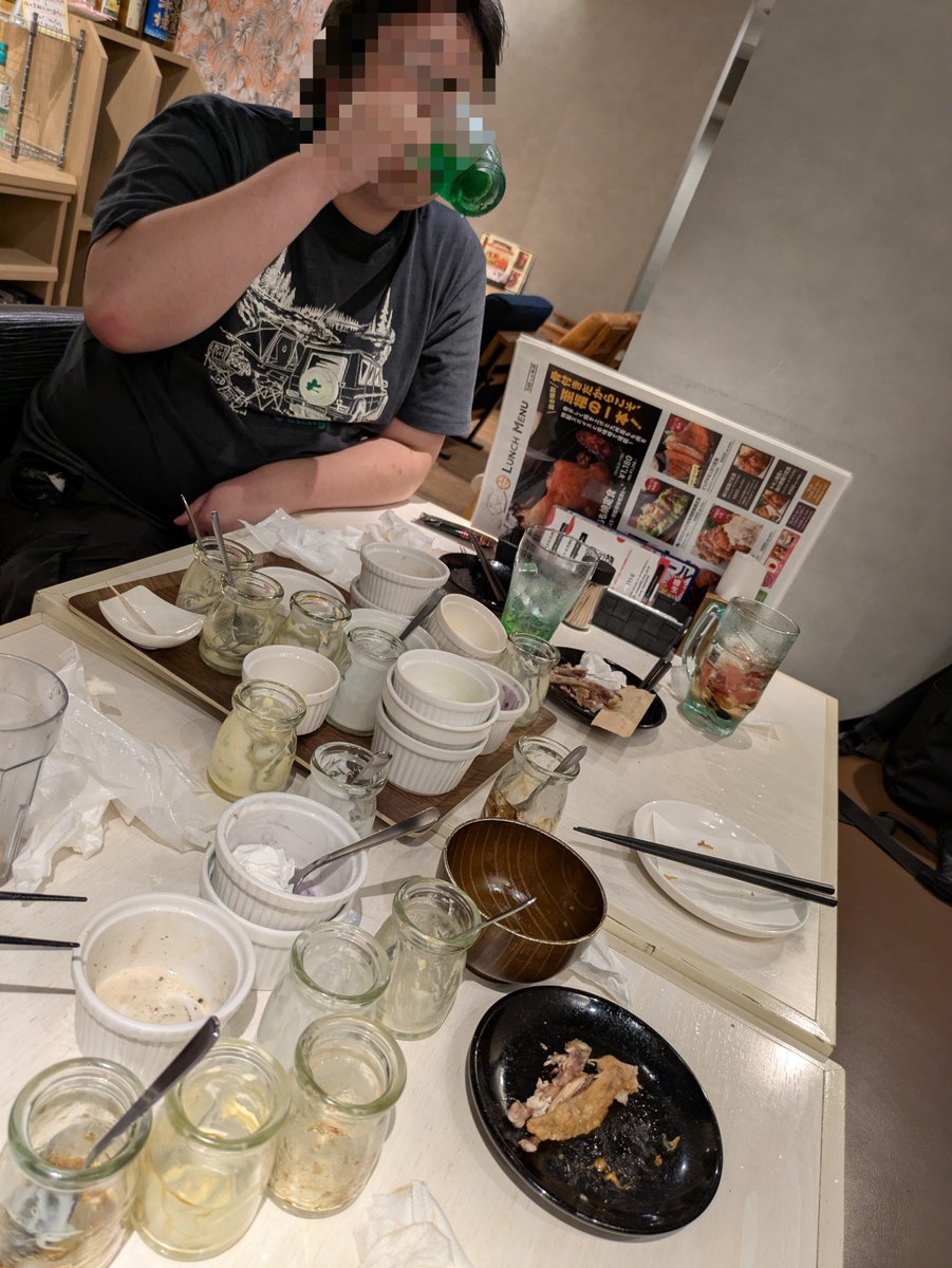MONAR_DM's tweet photo. いくらなんでも
デザート食べすぎだろ https://t.co/NCQDCSwpGv
