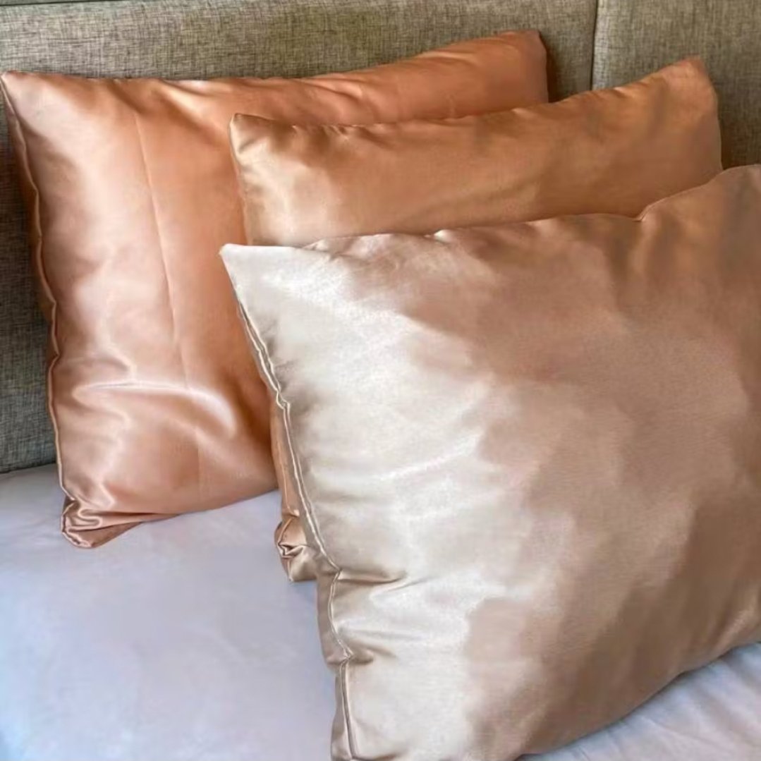 yoliesun's tweet photo. Kalo kamu tipe yang sering tidur miring, rambut gampang kusut, atau cuma pengen coba upgrade sarung bantal ke bahan yang lebih smooth

ini bisa kamu cek: https://t.co/MAgZAtiXJh

Bukan pengganti skincare/treatment jerawat yaa, tapi lebih ke pelengkap sleeping routine https://t.co/YYz8q9JmO2