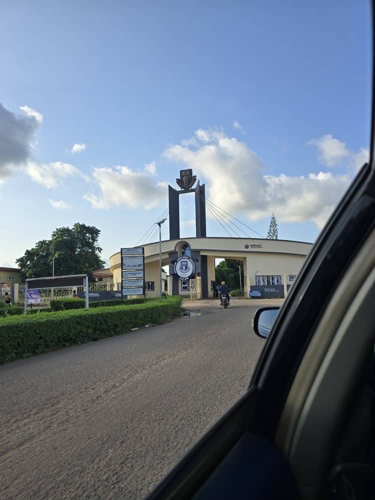GreatIfe_SU's tweet photo. Inu mi o dun. I dey miss my school.🥲 https://t.co/ZtQhNZeI3j