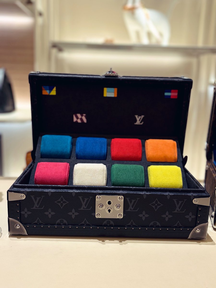 pale_chi_'s tweet photo. 時計ケース新調に向けて、いくつかブランド巡り💨

LVの🍯接客が一番ツボでした(^^)
トランク沼の危険性も感じる🤣
LV顧客の友人がいれば、実績つけてあげたいところ🤔 https://t.co/scptwvzDbW