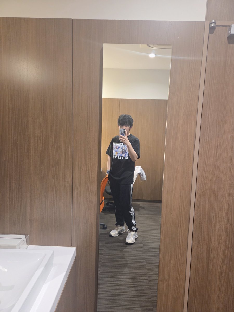 NOR0910's tweet photo. ブルアカDJツアー大阪！！✨️
ありがとうございました！！
今日みんなすごかった！！
ラスト東京が楽しみです😶‍🌫️😶‍🌫️
#ブルアカDJふぇすつあー https://t.co/hiMBBJP4JP