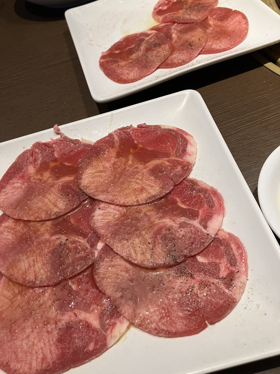 kotsuw's tweet photo. 焼肉食べ放題、1人でタン７人前食べた。 https://t.co/lvbVZSMxw1