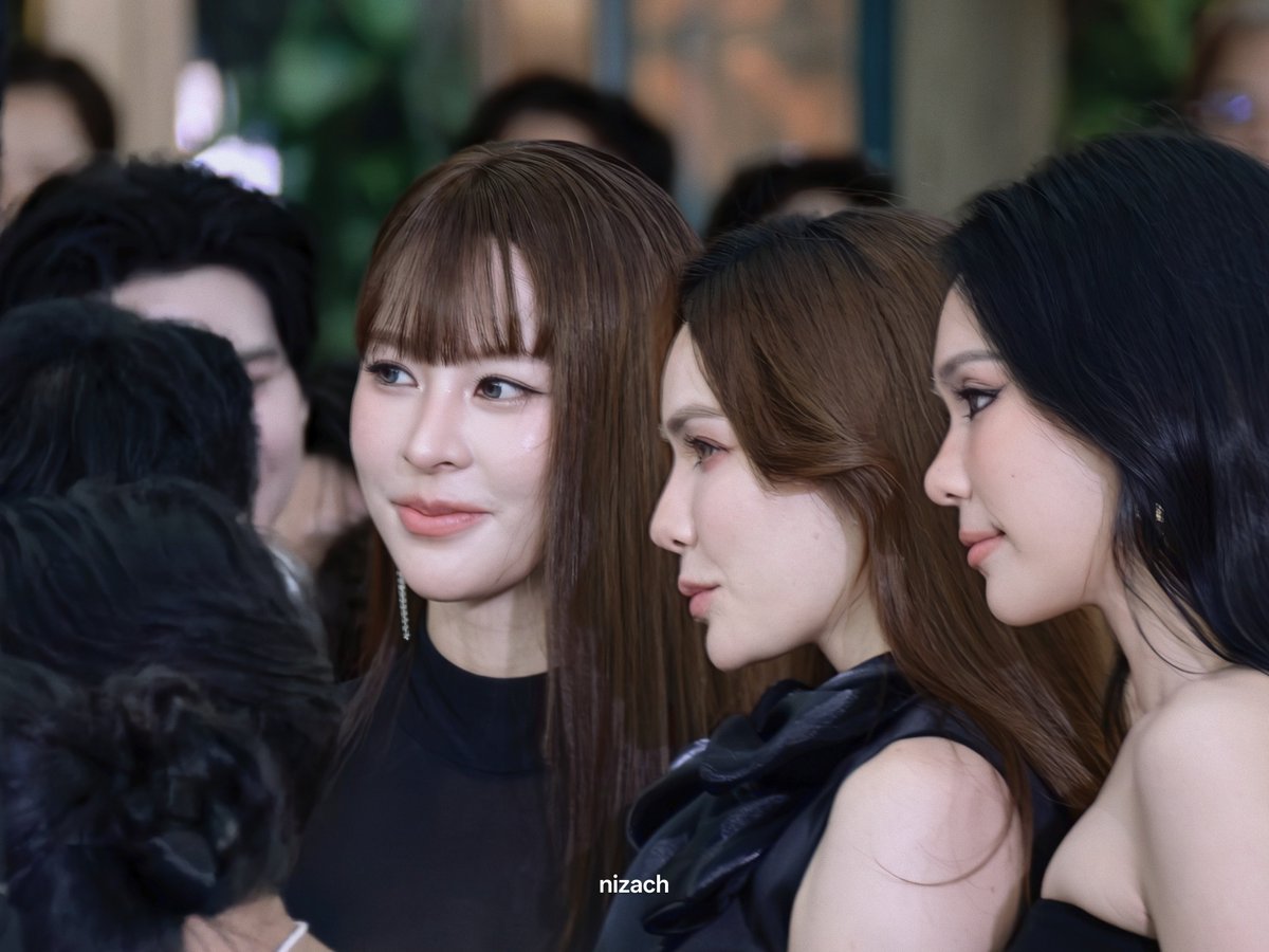 niza_channel's tweet photo. ชาล็อตได้กระทบไหล่หมวดภีมกับแม่ครูแล้วค่ะ 

CHARLOTTE X EFW2026
#EFW26PressConXCharlotte
@itscharlotty #CharlotteAustin
#ชาล็อตออสติน https://t.co/Fn4KVrYlAW