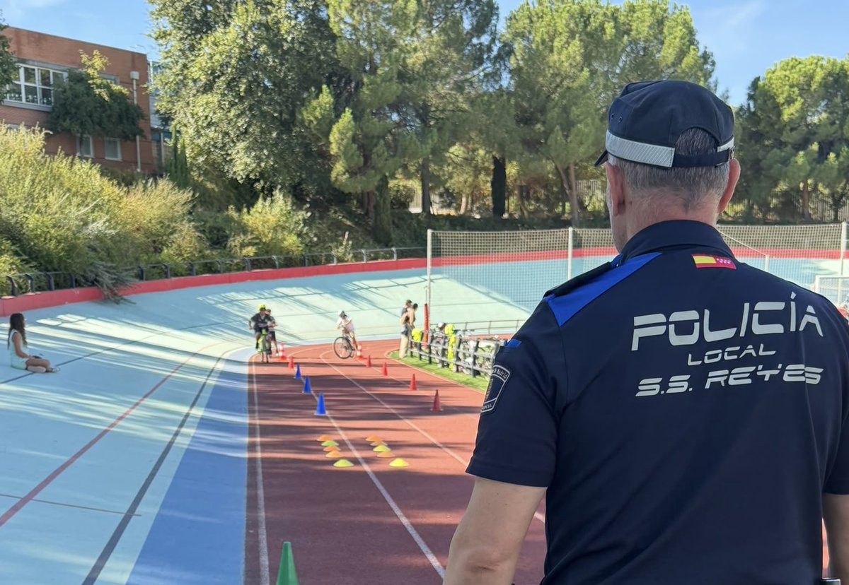 carlos_bolarin's tweet photo. Los más pequeños también son protagonistas de la Semana Europea de la Movilidad.

Hoy han vuelto a disfrutar de la tradicional bicicletada infantil y de las actividades dirigidas por @policiadesanse y @ProteSanse.

Una mañana de diversión y aprendizaje. https://t.co/Biqmgqtmok