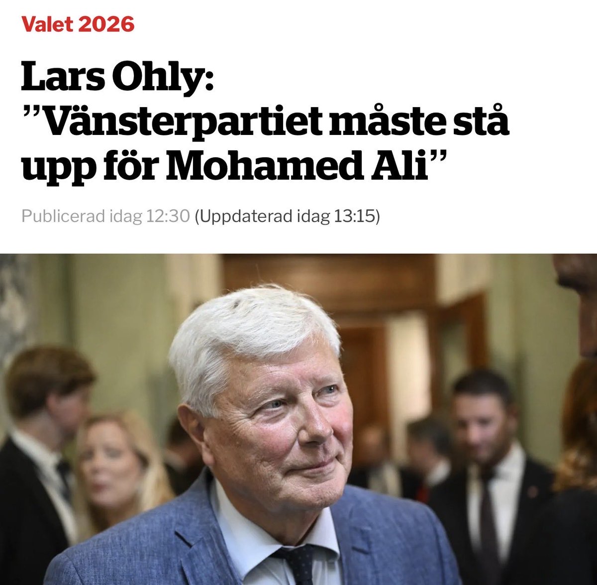 HWLinvest's tweet photo. Sagan om Vänsterpartiet blir bara bättre och bättre 😂

Nu kliver alltså Lars Ohly ut och försvarar Mohamed Abdukardir Ali mitt under pågående korruptionsutredning. Hans klockrena analys i ETC? Att utredningen om valfusk bara drivs av "människor som vill Vänsterpartiet illa". Det är ju ren magi. En åklagare inleder en förundersökning och V-eliten stämplar det direkt som en "elak konspiration". 

Man kan inte annat än beundra deras fantastiska reflex att alltid spela offerkortet så fort verkligheten och lagen knackar på dörren.

Frågan är om det finns en enda levande hjärncell kvar i det där partiet?