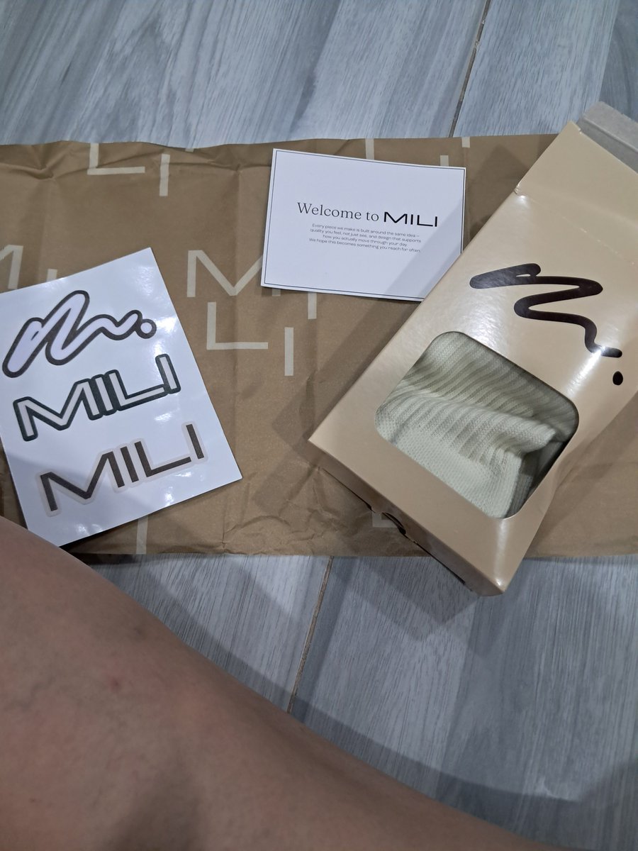 Rosevida0413's tweet photo. My 1st @miliclubofc  purchase just arrived!Happy me! Saving some pennies pra mbili ko ung jacket! Tita Bloom life bow! https://t.co/I2uGY60qty
