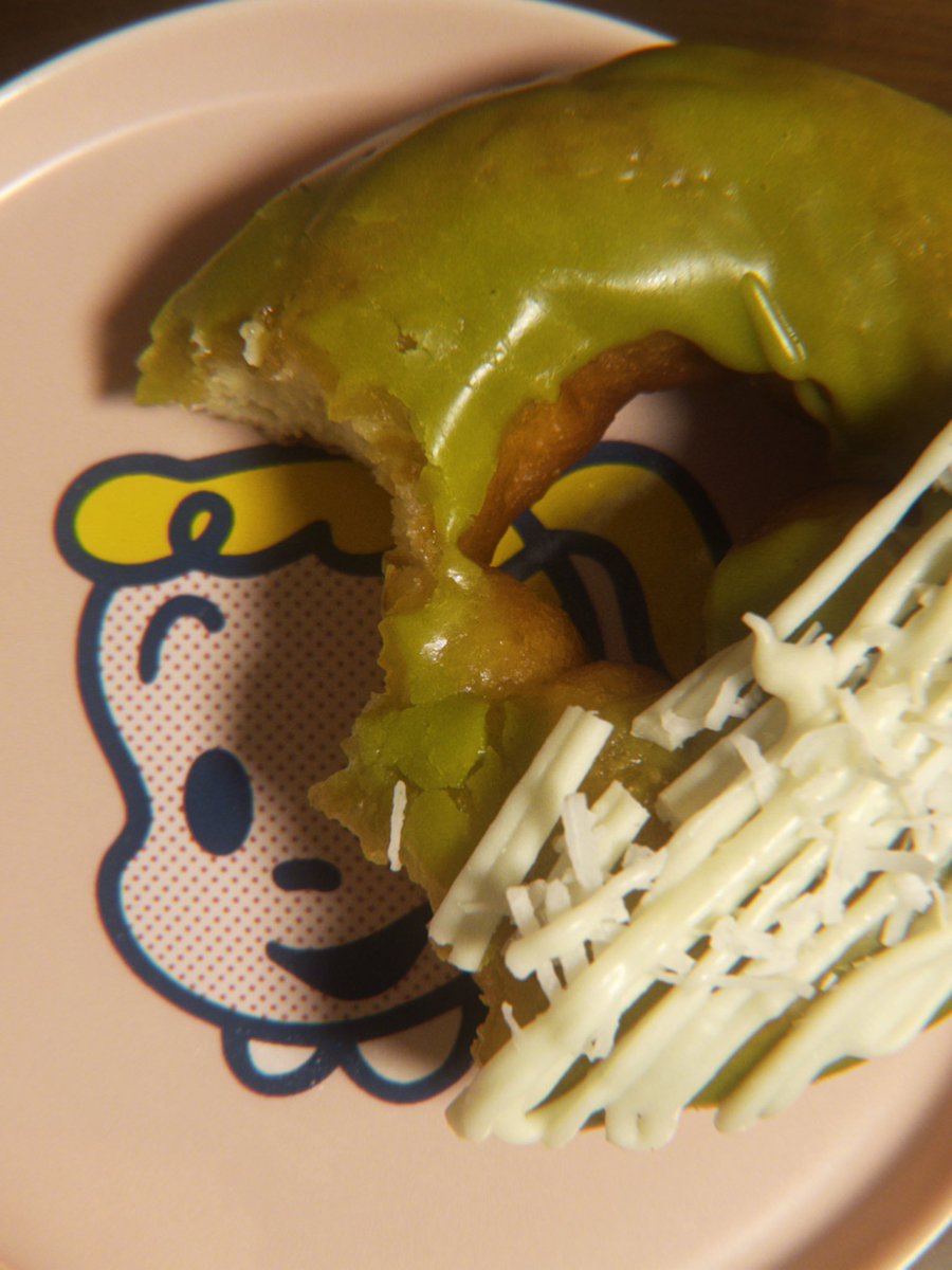 tsuko9131's tweet photo. ピスタチオ&amp;レモンチョコ。

OSAMUの波佐見焼もかわいい。 https://t.co/ftWOdm6qyv