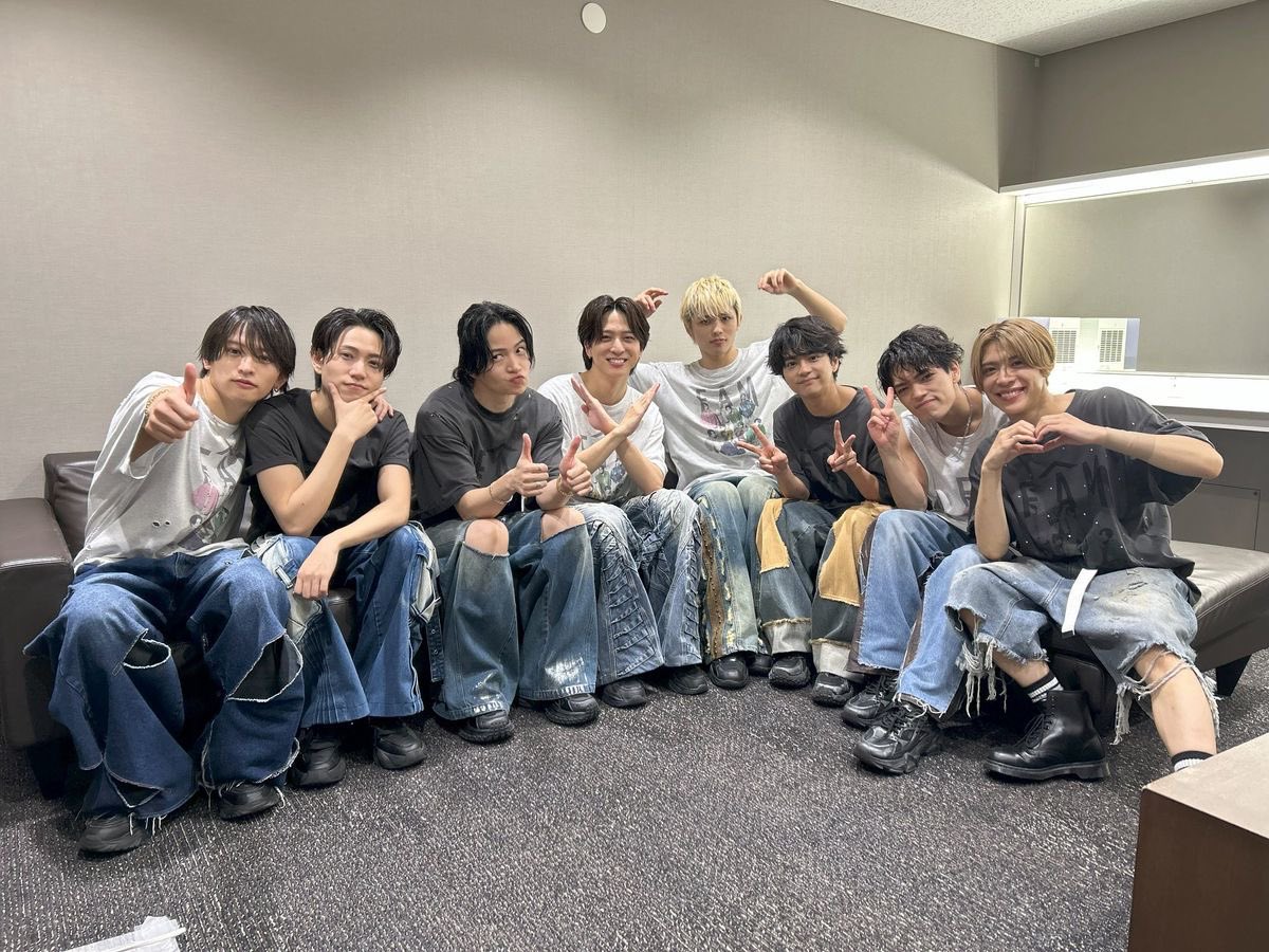 secondz_064's tweet photo. 7人の言葉が、胸に刺さった。
secondzのみんな。今は泣いていい。
もし周杜が帰ってきたら、風磨と原ちゃんは厳しく叱ってあげてください。将生と聡ちゃんは強く抱きしめてあげてください。寺と勝利は「よく頑張った」と褒めてあげてください。そしていつかまた、8人で笑って同じ夢を追えますように。 https://t.co/pIctRTvSXD