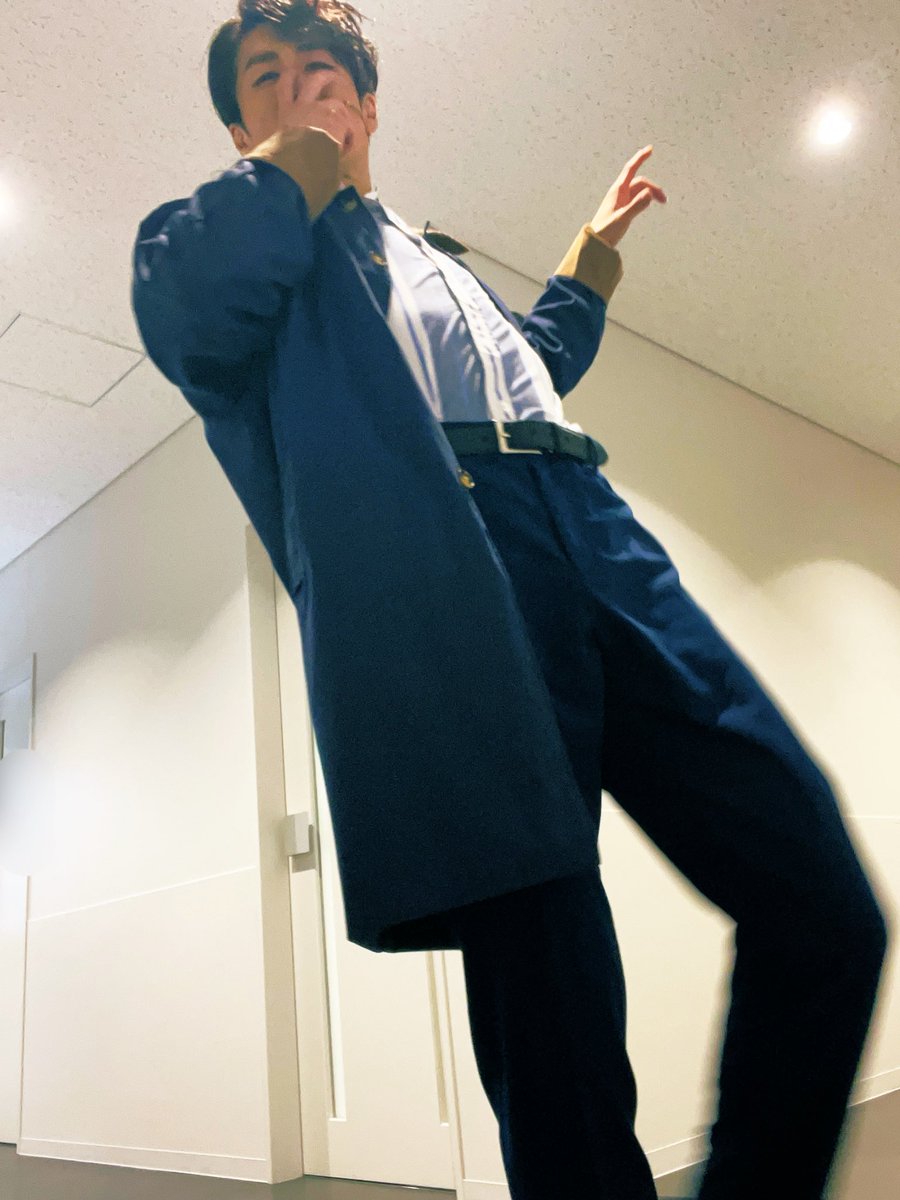 shodai_moriuchi's tweet photo. 本日もミュージカル「タイムトラベラーズ・ワイフ」
2回公演ありがとうございました！

え、東京公演は後1回で終わり！？

あっという間にそんなところまで来てたんですね…

タイムトラベラルしてる？笑

写真は本番中のナンバー「Journeyman」の衣装です🏃🕐

＃タイムトラベラーズワイフ 
＃TTW https://t.co/jUecAbG0iB