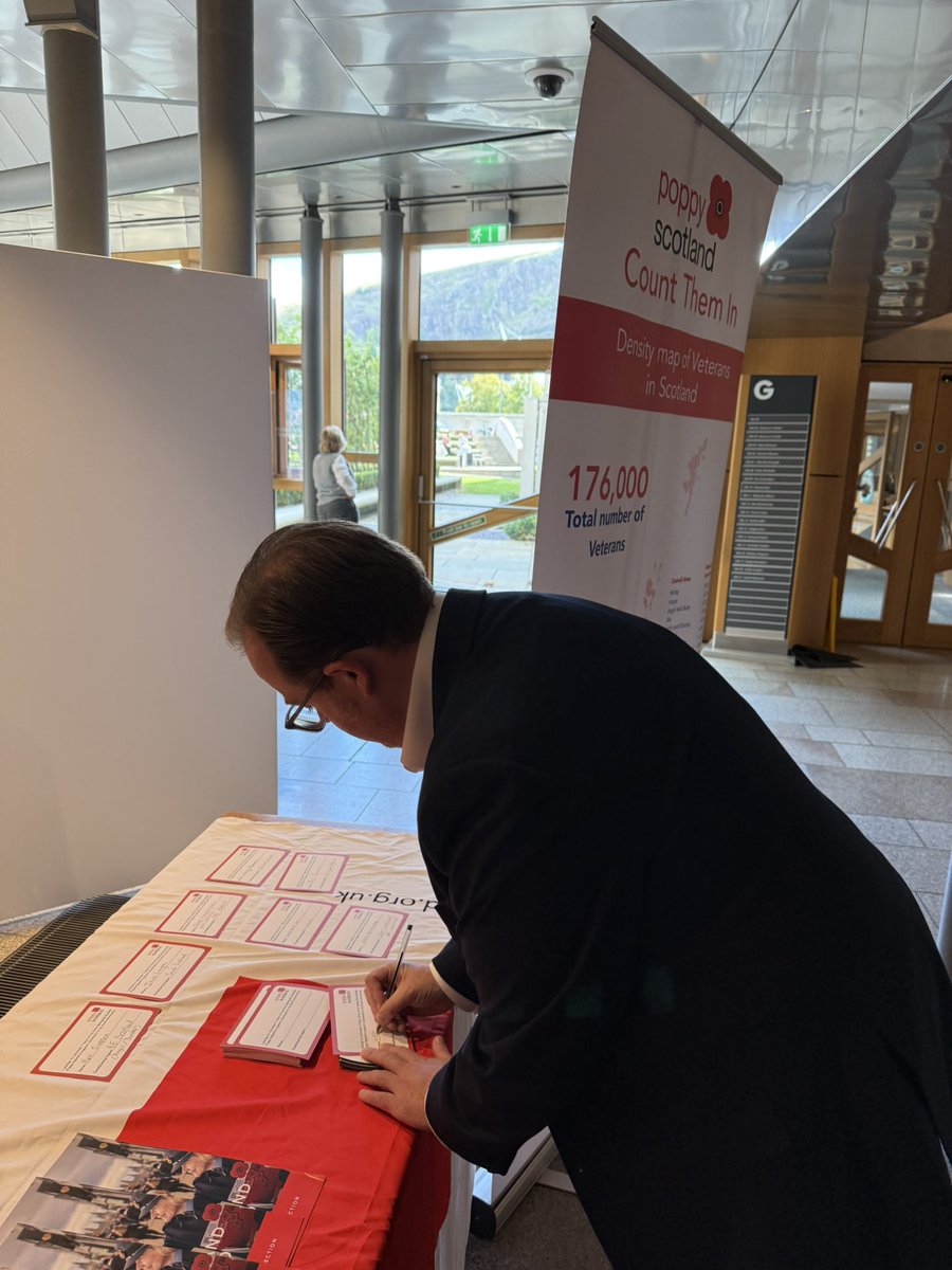 ThomasKerrMSP's tweet photo. Good to pledge my support to @poppyscotland in the Scottish Parliament this morning.

If you can spare an hour or so to help the poppy appeal, sign up here: https://t.co/BVB1VnNFcL https://t.co/b1s4CLRNji