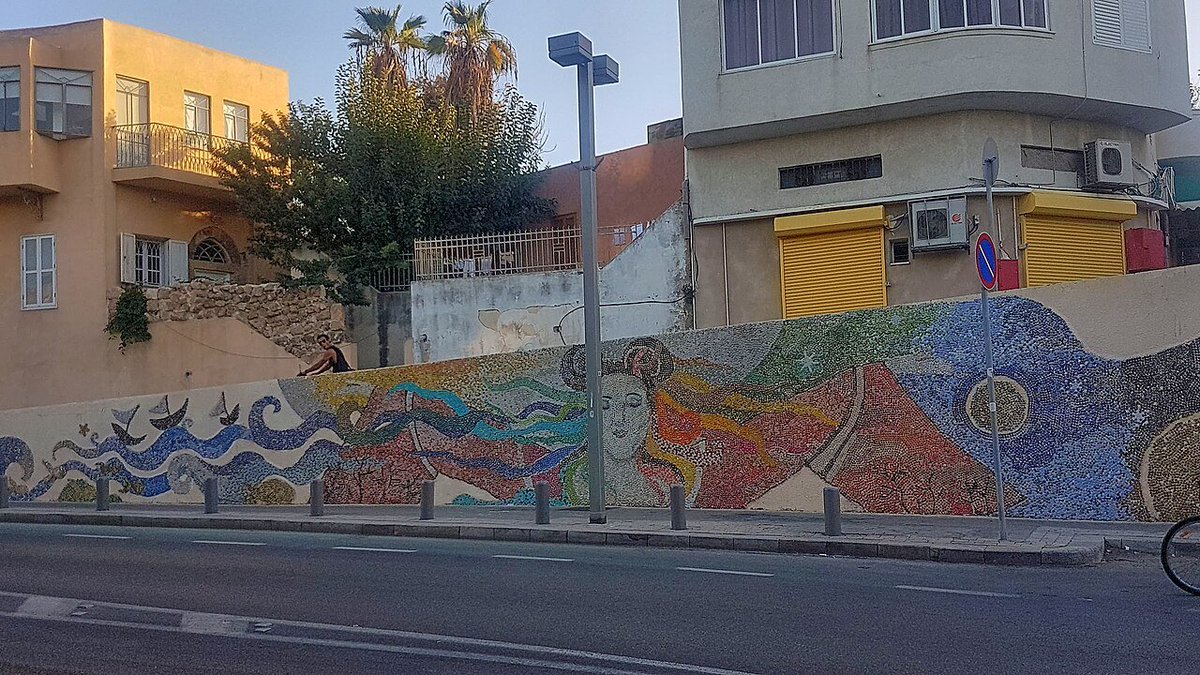 facetedcarapace's tweet photo. Learning this woman is such a revered figure in Israeli culture there are street murals to her like she's a civil rights leader https://t.co/jBrg4mX6jj