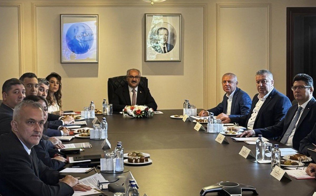 AltundagUysal's tweet photo. Cumhurbaşkanlığı Sosyal ve Gençlik Politikaları Kurulu'nun nazik daveti üzerine Çankaya Köşkü'nde düzenlenen, "İkiz Dönüşüm ve Adil Geçiş: İşçi Sendikaları İstişare Toplantısı” na, sendikamızı temsilen katıldım.
Dijitalleşmeden, yapay zeka ve yeşil dönüşüme kadar tüm teknolojik gelişmelerin, çalışanların iş güvencesini ve kazanılmış haklarını koruyarak insan odaklı hayata geçirilmesi gerektiğini ifade ettim. İstişare toplantısının çalışma hayatımıza hayırlı olmasını diliyorum.