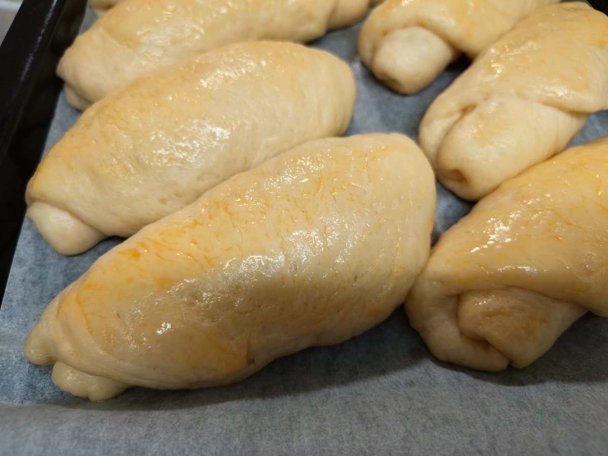 hiviki2's tweet photo. シルバーウィーク暇すぎてパン焼き始めた https://t.co/ghFugy6zjE