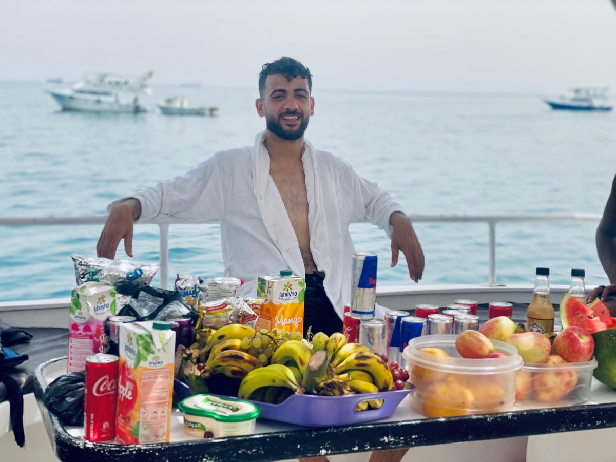 FkryNwr's tweet photo. @supernova__core @EdyCohen ده جوزها الغلبان المسكين اللي مش لاقي ياكل وحذفوا بعض الصور لما شافوا الناس بتشير فيها https://t.co/QTdNizHsQN