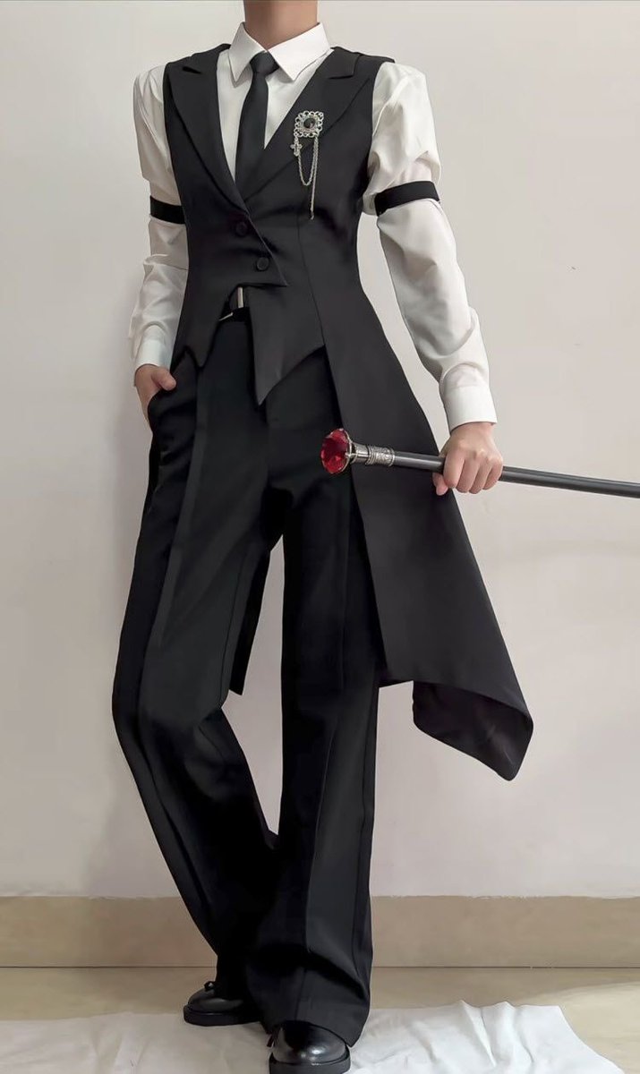 crimsonheirloom's tweet photo. elegance with a touch of mystery and dressed like the plot just got interesting https://t.co/0l429x7EPX