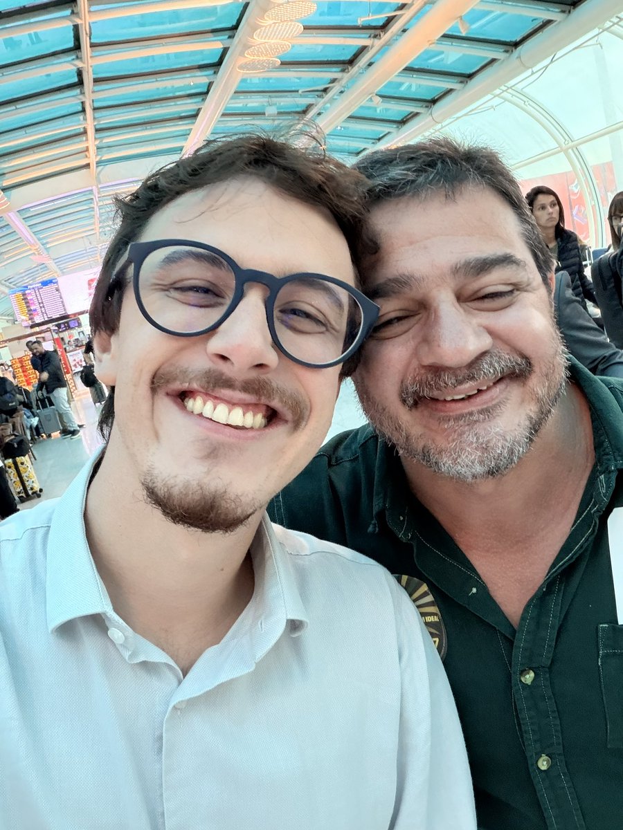 cortezpsol's tweet photo. Comecei meu dia feliz com um ótimo café com o @eliasjabbour, mas depois peguei o mesmo avião que o Paulo Guedes.

Decai de economista. https://t.co/AjLgQKBhoy