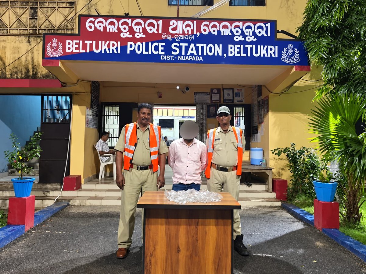 SPNUAPADA's tweet photo. 🚨 Excise Drive | Beltukuri PS

Beltukuri Police Station conducted an Excise Enforcement Drive, resulting in the seizure of 8 litres of OS liquor.

#BeltukuriPS #NuapadaPolice #OdishaPolice #ExciseDrive

@DGPOdisha 
@odisha_police 
@CIDOdisha 
@digswrkoraput 
@DM_Nuapada https://t.co/QZIvUxGOUs