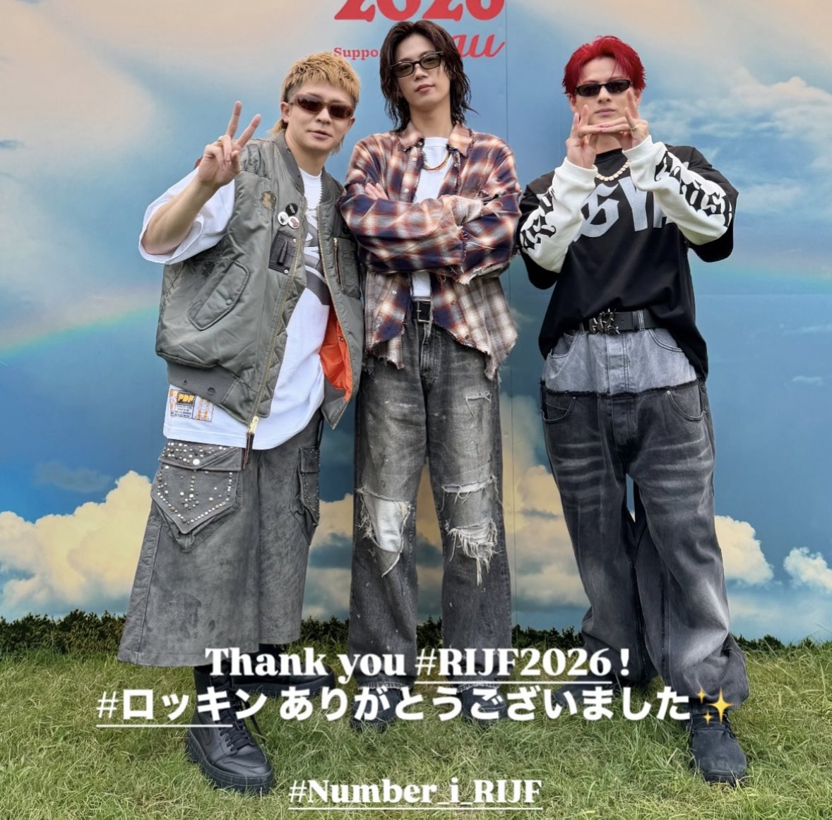jgadpwjpjdjg's tweet photo. 普通に純粋な疑問なんだけど、これはかっこいいの？？？このかっこよさが分からないのはBBAって言われたんだけど？？？
私は右の方が断然シンプルでかっこいいと思うんだが... https://t.co/kGk1AHnA8d