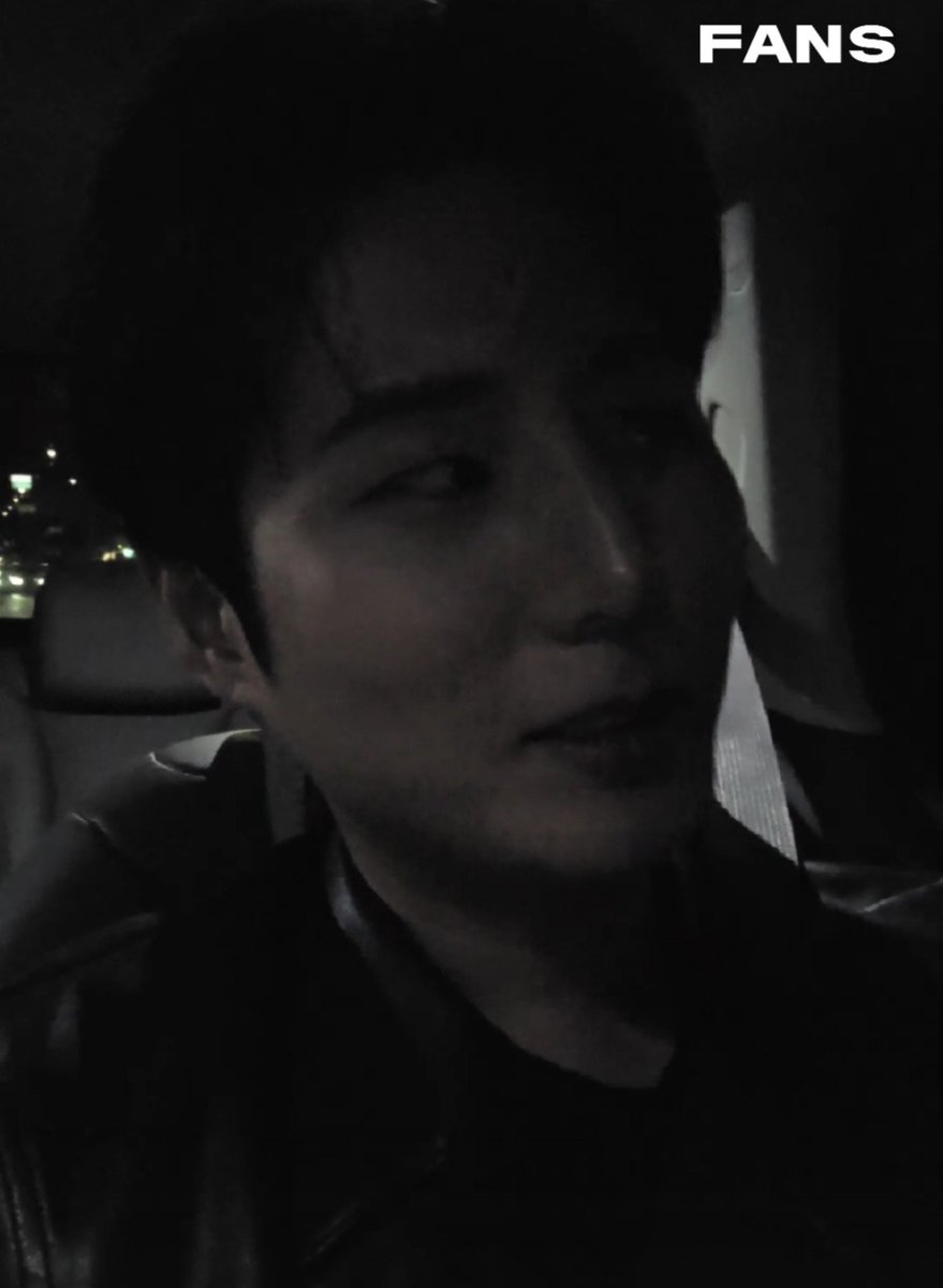 apeachnuna's tweet photo. tentang pakai wanghong,

youngk bilang kek sejak debut gw belum pernah dapet perhatian sebesar ini, seberapa keraspun nyanyi atau bermusik dia gapernah dapet komentar dan perhatian orang2 banyak bgt kek pas dia pake wanghong 

hbs kelar schedule staff nanyain mau apa? jalan2? trus youngk pengen pake wanghong karena dia lihat park myungsoo dkk pernah pake. 
tp dia maunya totalitas, jadi kek sekitar 7 staff ikut semua "kalau mau lakuin, sekalian semuanya biar jadi kenang2an"