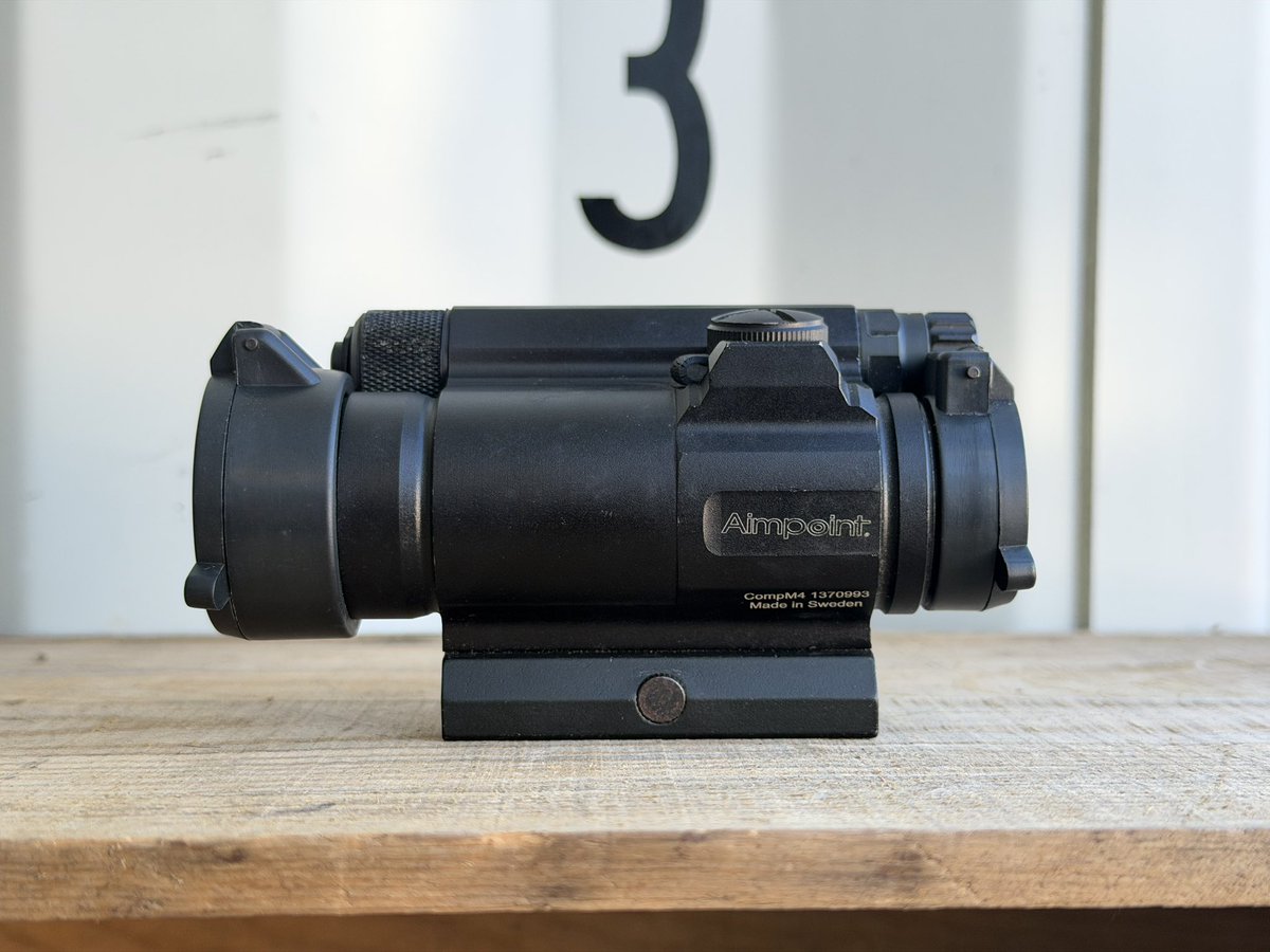 TRAILARMS's tweet photo. 中古品買取速報🔥
Aimpoint CompM4タイプ
レプリカドットサイト入荷‼️
キルフラッシュ&レンズカバー付き👍
無骨なスタイルがカッコいい一本です!
店頭にて販売中!
#TRAILARMS #トレイルアームズ
#Aimpoint #CompM4 #レプリカ #ドットサイト https://t.co/MJVuHfSpcy