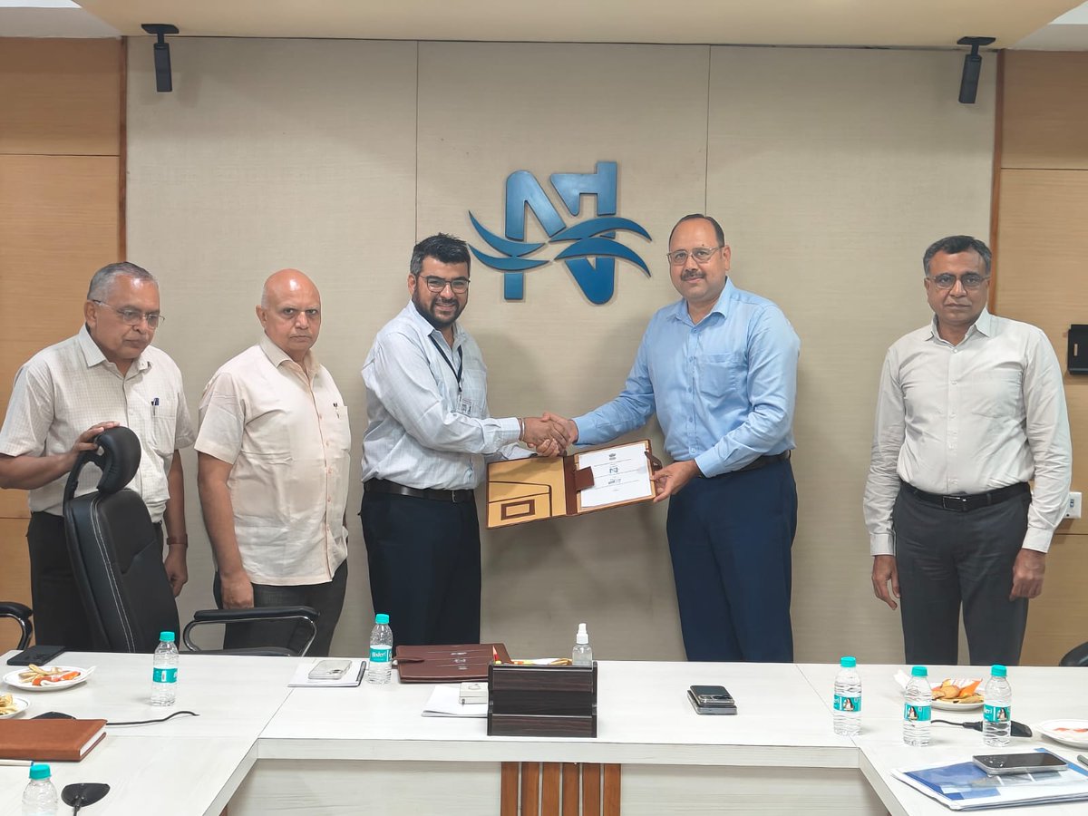 NHAI_Official's tweet photo. NHAI and SSNNL Sign MoU to Streamline Approvals for National Highway and Irrigation Infrastructure Projects in Gujarat!

In a significant step toward integrated infrastructure development, NHAI and Sardar Sarovar Narmada Nigam Limited (SSNNL) have signed a Memorandum of Understanding (MoU) to establish a simplified, time-bound framework for approvals for National Highway, canal, and pipeline crossings across Gujarat. The MoU was signed by Regional Officer, Gandhinagar, NHAI and Chief Engineer (QC, Tech. & CPC), SSNNL in the presence of Directors from SSNNL and other officials at Gandhinagar, Gujarat. 

The MoU aims to strengthen inter-agency coordination, facilitate faster approvals and support seamless execution of both National Highway and irrigation infrastructure projects. The agreement also provides for early sharing of project information, adoption of standardized engineering practices and clearly defined responsibilities for construction and maintenance, enabling better planning and improved project efficiency.

Read the press release here: https://t.co/EvtMkXnsMJ

@MORTHIndia @PIBMoRTH #NHAI #BuildingANation