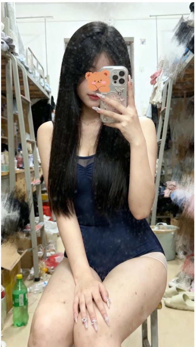 stacy50di7's tweet photo. 人机滚一边啊😡 现在来一个正常男生，信不信我分分钟把你聊🐍了 https://t.co/sEEYqZBldO