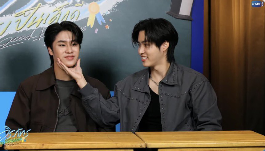 MickmetasO's tweet photo. ท่าบีบแก้ม น่ารักมากแม๊

GOODBOY PRESS TOUR

#GoodBoySeriesLIVE
#GoodBoySeries 
#mickmetas #lukeso_  
#LukeMick https://t.co/ULeLXeZpef
