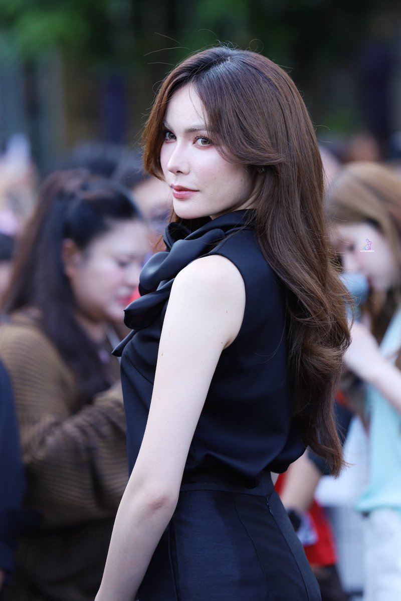 TrendForCL21's tweet photo. ฝากแฟนคลับทุกคนคอมเม้นท์ กดไลฟ์ กดแชร์ ทุกช่องทางโซเชียลของพี่ๆสื่อทุกสำนักที่ลงข่าวชาล็อตด้วยนะคะ🙏

#EFW26PressConXCharlotte 
CHARLOTTE X EFW2026
#ชาล็อตออสติน #CharlotteAustin
@itscharlotty https://t.co/QgUCg1Af3N