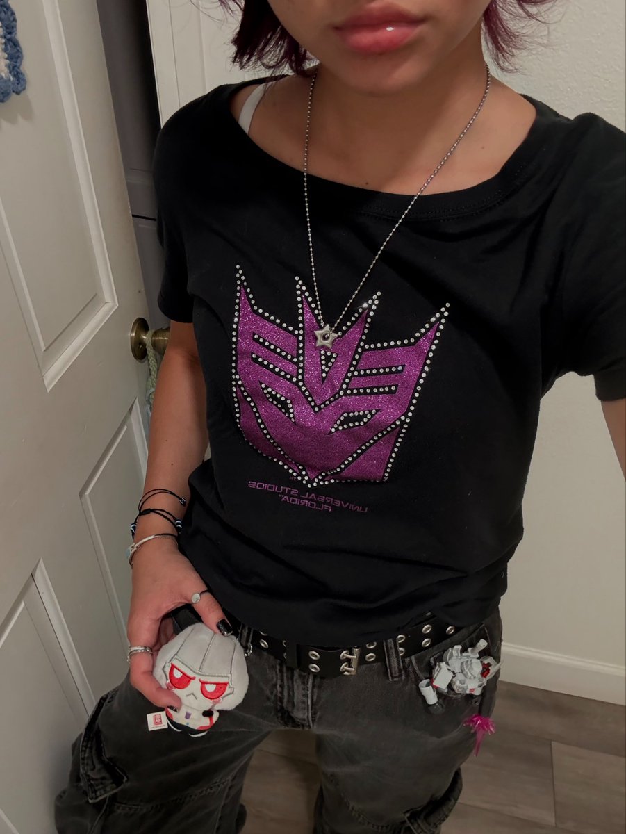 tayotchi's tweet photo. went to go watch transformers 86’ and the awaken short animation was SO GOODD :,) https://t.co/ulpwipbLqy