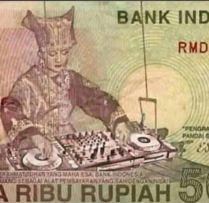 barbiepinx's tweet photo. pantes suka agak pusing kalo tinggal sisa ini di dompet https://t.co/vjkInmdMp2