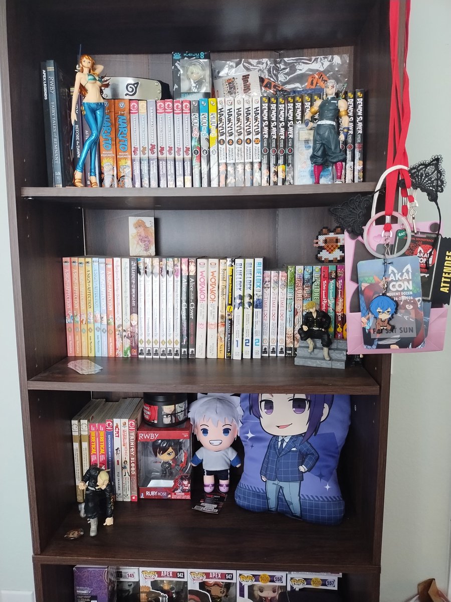 NatTheEXOL's tweet photo. Updated shelf https://t.co/lBimxAcKS8