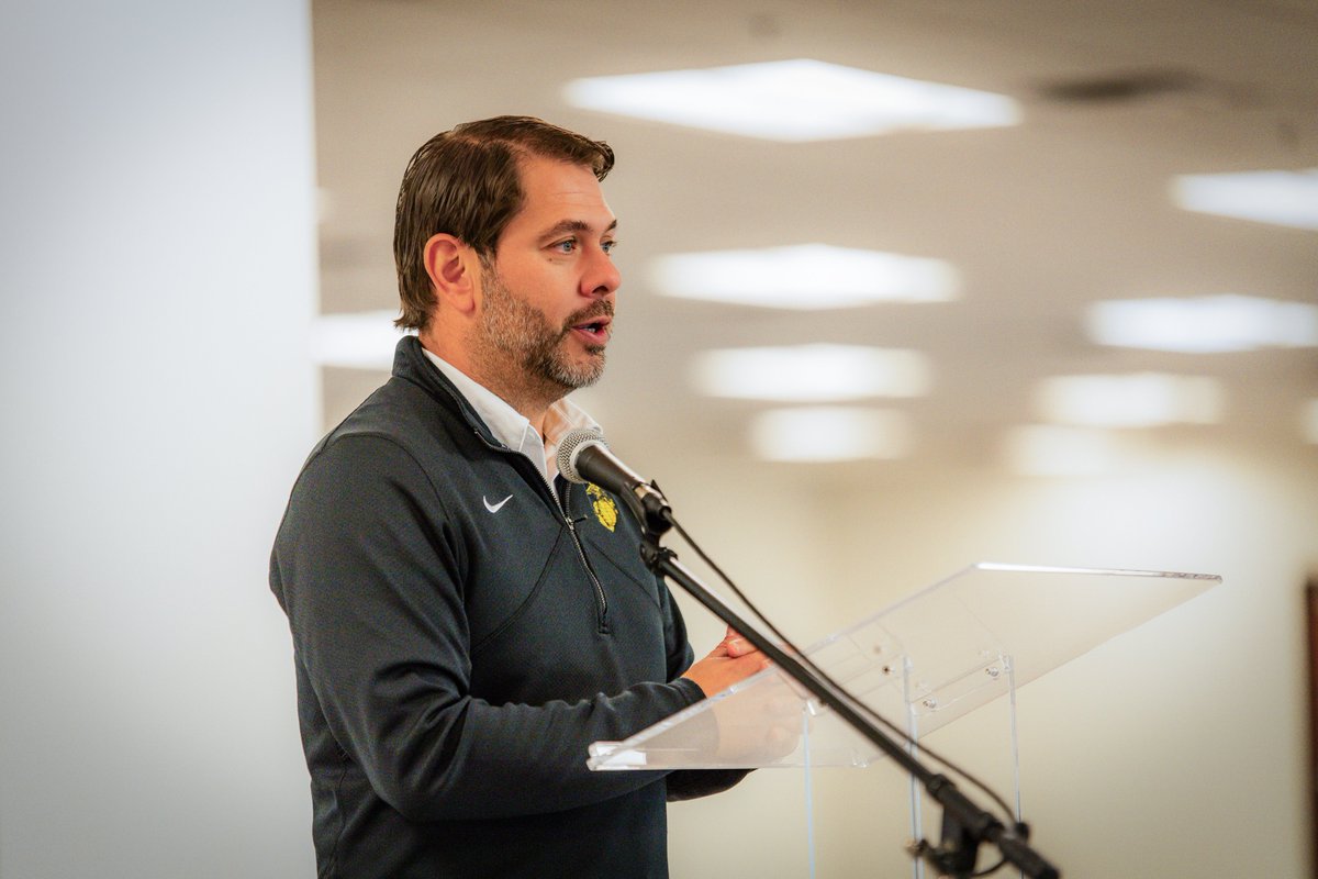 RubenGallego's tweet photo. Election Day is right around the corner, and @MaricopaDems are out there every day, knocking doors, making calls, and talking to neighbors.

That's how we win up and down the ballot. https://t.co/exxLiTM3V8
