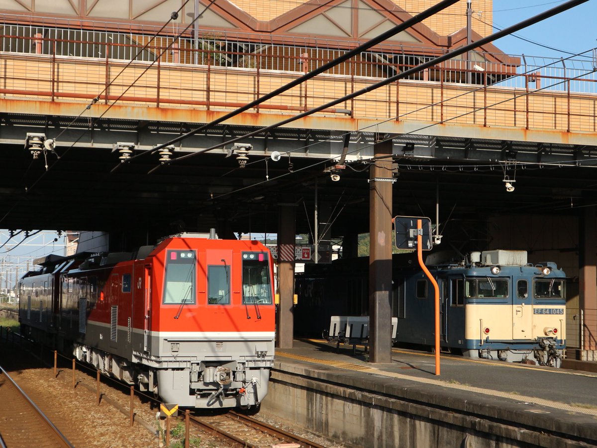 981151001's tweet photo. 中庄駅の超ビミョーな位置でしたが😅
遅ればせながらようやくようやく初対面となりました
DEC743😊
伯備カモレは単機でやって来てUraraの回送がやって来た😮
暫くして岡山駅に向かって発車👋
ところで、これって重単なの2両編成なの🫢 https://t.co/MQ6oLtyvdp