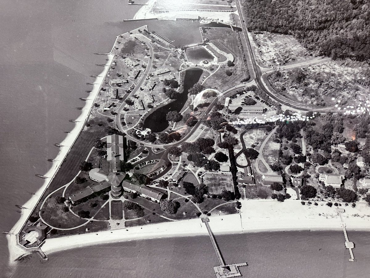 SMB_Attorney's tweet photo. I actually visited this hotel in Fairhope Alabama a few years ago and was struck by an old photo on the wall in the lobby.

It's remarkable how some people dedicate their lifetimes to developing incredible projects like this, which will last for generations.

Fairhope is one of the most interesting towns in America. 

Wealthy, nice and growing but relatively quiet and seemingly insulated from a lot of the pressures you feel in other fast growing American towns.