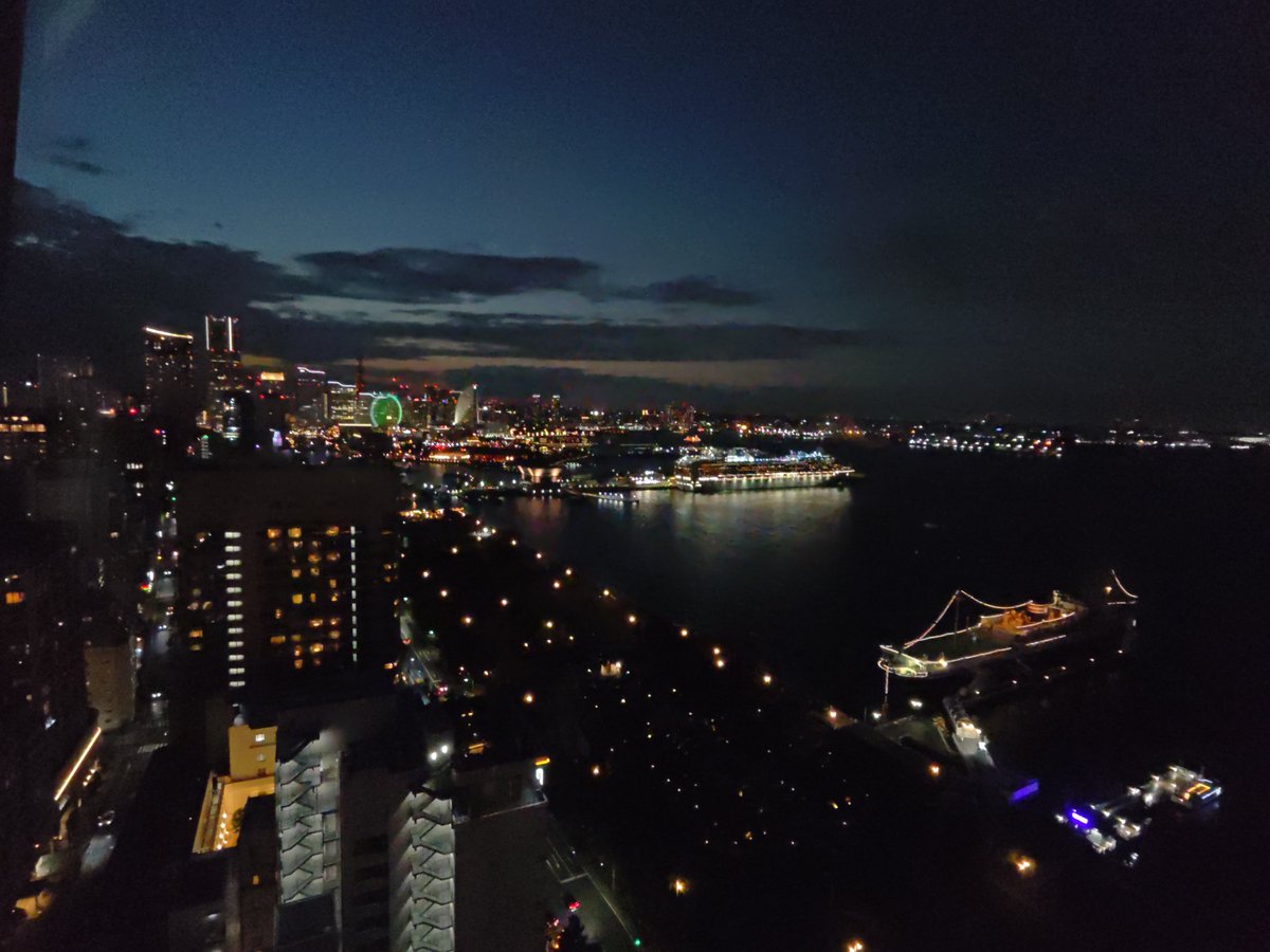 BF_gure's tweet photo. 今回の旅行は、夫のライブはとっても楽しかったし、台風🌀のおかげで丸鶏の塩蒸し焼きにありつけたし（普段は2時間待ちらしい）、とても良い旅行でした✨️

そして横浜は見どころがたくさんあって観光地としてとっても楽しかったです😊 https://t.co/AUYUuwmAWL