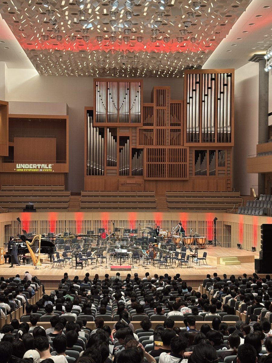 SHAREBASE2019's tweet photo. 【#UNDERTALE WIND SYMPHONY in KYOTO】
初日公演、無事に終演いたしました！🎺✨
満員の客席からのあたたかい拍手と熱気、本当にありがとうございました！

＼ 🎫 明日（9/23）当日券の販売が決定！ ／
機材席開放等に伴い、完売しておりました明日9/23(水・祝)公演の
【当日券を若干枚数】販売いたします。

📍販売場所：当日券売場（京都コンサートホール）
⏰販売開始：各回開場時間（14:00／18:00開場）
※予定枚数に達し次第終了となります。
ラスト2公演、ぜひ生演奏の迫力を会場で体感してください！

#UNDERTALE WIND SYMPHONY in KYOTO#UNDERTALE #Shion