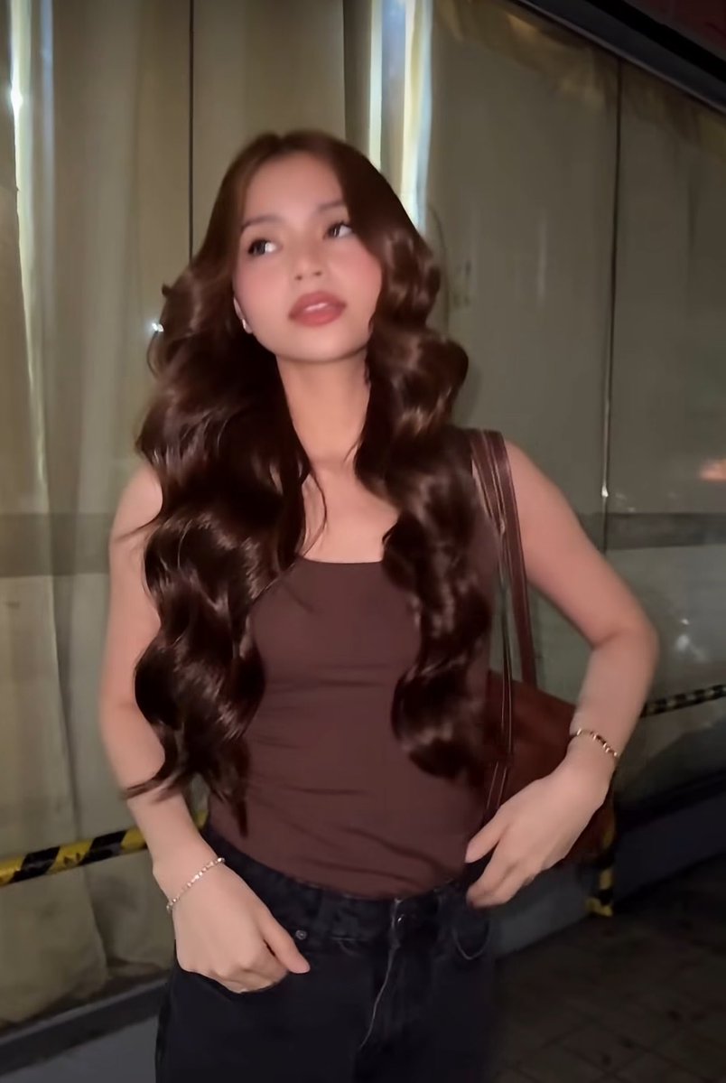 aubreyastar's tweet photo. the color?? the volume?? the shine?? SHE LOOKS EXTRA LOVELY WITH THIS HAIR😭 IT SUITS HER ACKKKKK

#AubreyCaraan | @Itsmeaubreyc https://t.co/JnyzpZbccX