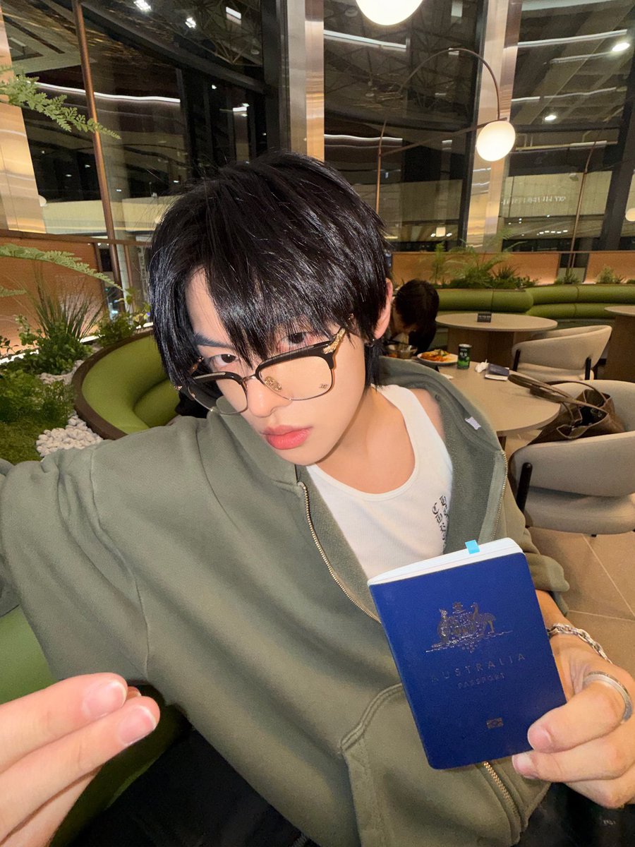 nangmanzzz's tweet photo. outfit seratus juta rupiah++ leo hari ini:

BALENCIAGA Boots $2,090
Chrome Hearts tank top $1,632
Chrome Hearts glasses $2,230
WE11DONE jeans $525
SKYLRK hoodie $160 https://t.co/bEtXyEcBIJ