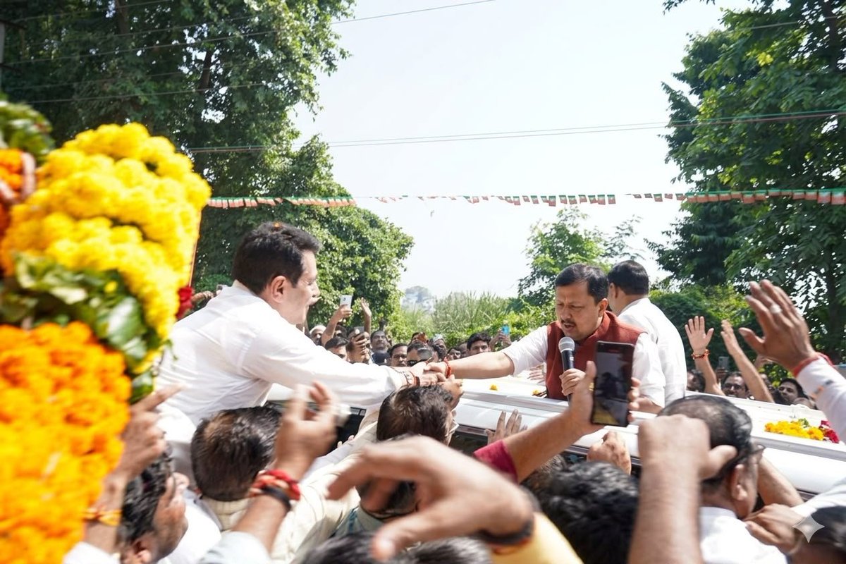 R_Lakhanpal's tweet photo. आज भारतीय जनता पार्टी के माननीय राष्ट्रीय अध्यक्ष श्री @NitinNabin जी के सहारनपुर आगमन पर जिस आत्मीयता, उत्साह और जोश के साथ हजारों की संख्या में कार्यकर्ताओं, पदाधिकारियों एवं सम्मानित जनों ने उनका स्वागत किया, उसके लिए हृदय से आभार एवं धन्यवाद। https://t.co/3Cu7QTOwLx