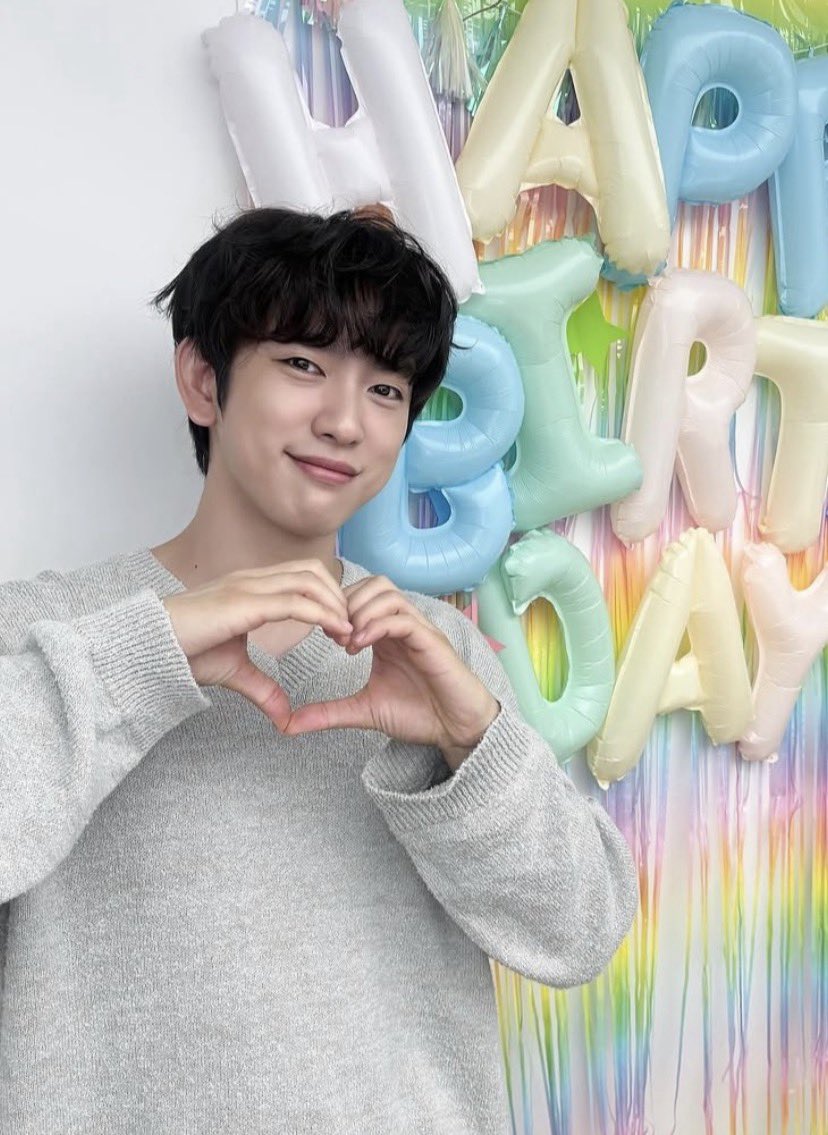 MeeMeeie's tweet photo. @yokkypepi Happy Birthday สุขสันต์วันเกิดน๊า ขอให้มีความสุขมากๆ สุขภาพร่างกายแข็งแรง พบเจอแต่สิ่งดีๆในชีวิต ร่ำรวย เงินทอง การงานรุ่งเรืองตลอดปี และตลอดไป

#CODE32ForJinyoung
#우리의에버러브진영32번째생일
   HAPPY BIRTHDAY JINYOUNG https://t.co/XW3RTGsQ56