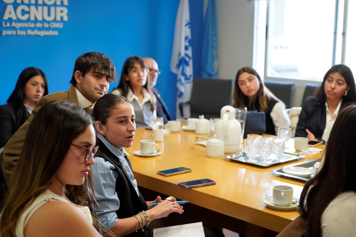 ACNURConoSur's tweet photo. ¡Compartimos una jornada junto a estudiantes de la Licenciatura en Relaciones Internacionales de la @UcasalOficial @iricip_ucasal!
Conversamos sobre el trabajo de ACNUR, protección internacional, desplazamiento forzado y los desafíos humanitarios actuales.
¡Gracias por su visita! https://t.co/mLl84BItJZ
