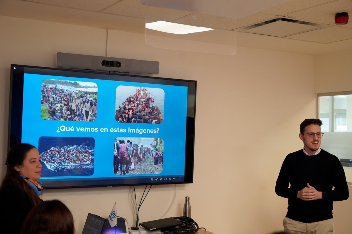 ACNURConoSur's tweet photo. ¡Compartimos una jornada junto a estudiantes de la Licenciatura en Relaciones Internacionales de la @UcasalOficial @iricip_ucasal!
Conversamos sobre el trabajo de ACNUR, protección internacional, desplazamiento forzado y los desafíos humanitarios actuales.
¡Gracias por su visita! https://t.co/mLl84BItJZ