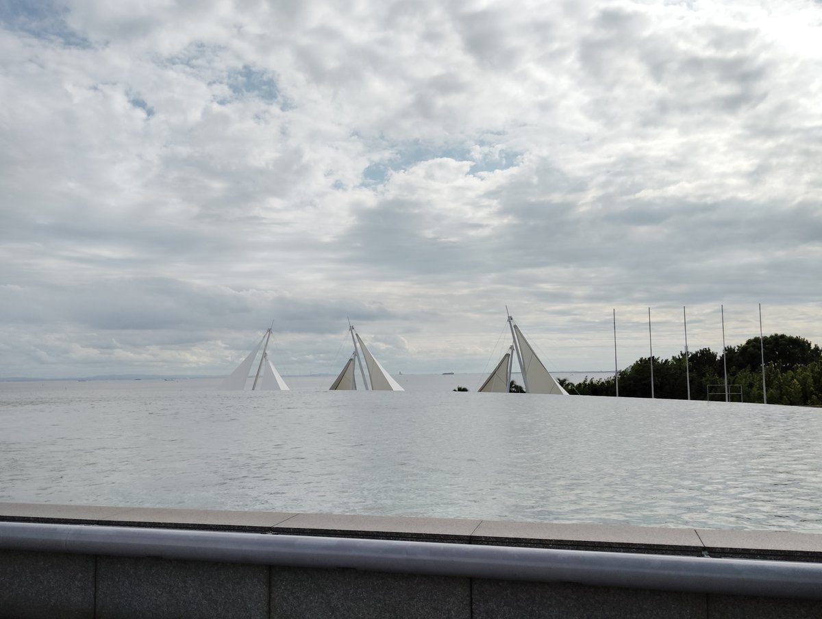 bokumokumo's tweet photo. 本日の育児活動。辰巳のプールまでアジア大会見た後、葛西臨海公園の水族館行ってきた。久々に電車乗って都心まで行って激疲れ。 https://t.co/kAeyqxNJjg